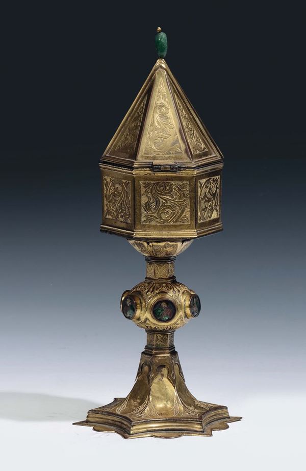 Italian goldsmith, 15th /16th century Pisside (o reliquiario) architettonico di modello tardogotico