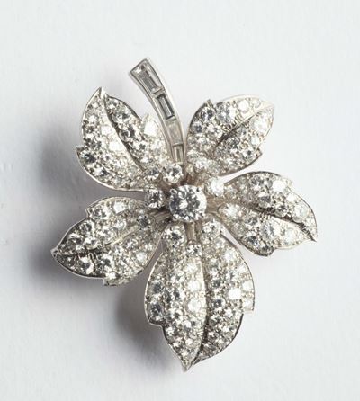 Cartier, Spilla a Forma di Foglia con Diamanti
