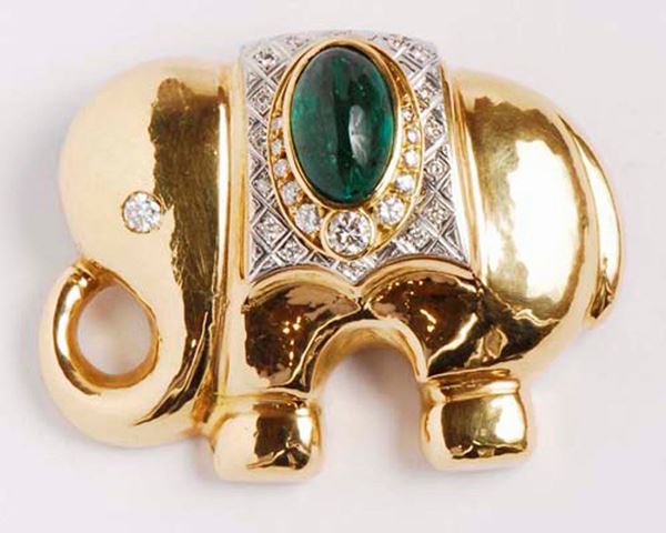 Spilla/pendente animalier con smeraldo taglio cabochon e diamanti
