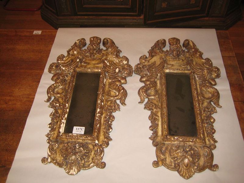 Coppia di specchierine in legno intagliato e dorato  - Asta Arredi e Oggetti d'Arte da Importanti Collezioni Private - Cambi Casa d'Aste