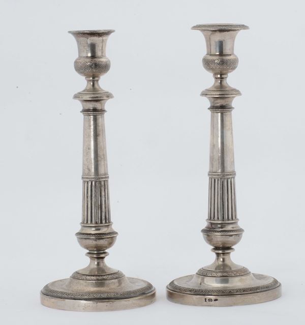 Coppia di candelieri in argento di mosello neoclassico, Italia inizio XX secolo