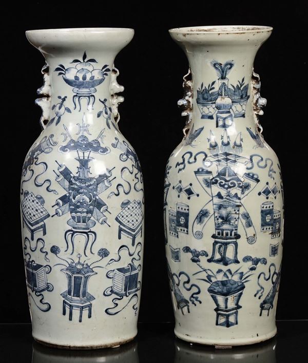Coppia di vasi blu su fondo bianco, Cina