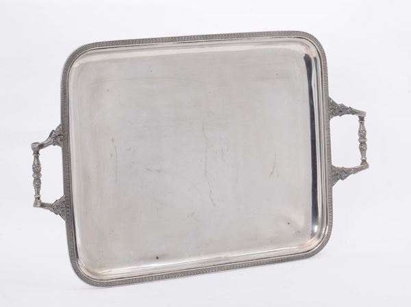 Vassoio  in argento con manici lavorati, gr 1500 ca
