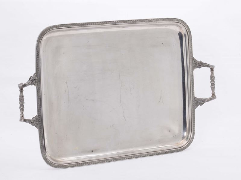 Vassoio  in argento con manici lavorati, gr 1500 ca  - Auction Time Auction 2-2014 - Cambi Casa d'Aste