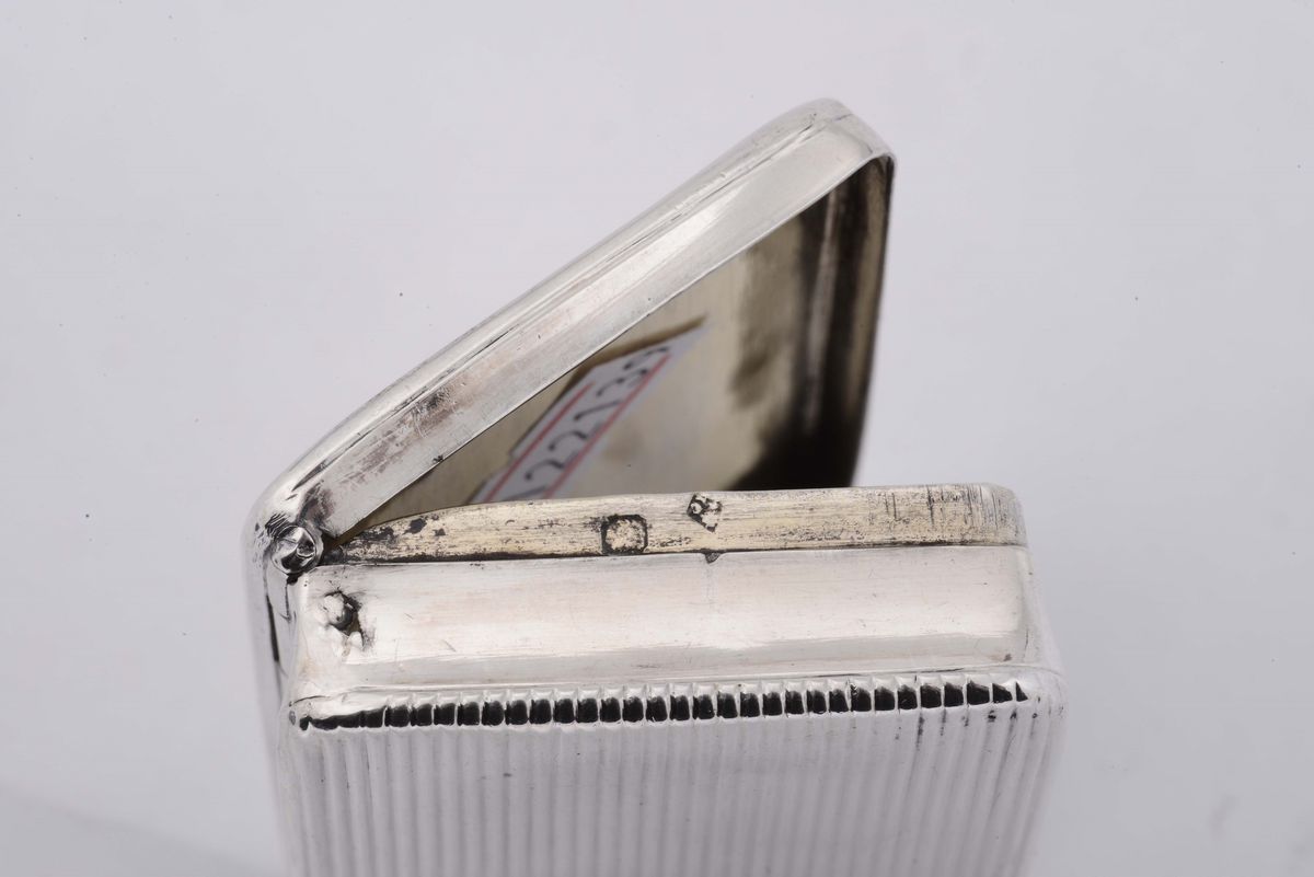 Scatoletta in Argento a Costolette Incisa con Monogramma, Francia 1830/40