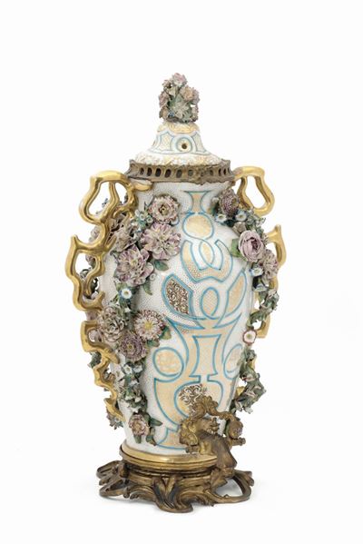 Grande Samovar in Porcellana Policroma Sormontato da Coperchio, Russia XIX Secolo