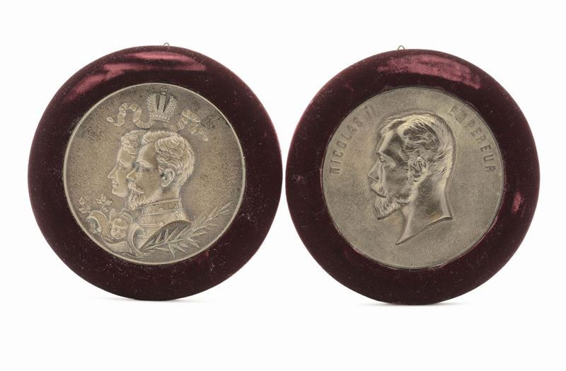 Due medaglioni in bronzo con ritratti dell’imperatore Nicola II, Russia fine XIX secolo  - Auction Antique and Old Masters - Cambi Casa d'Aste
