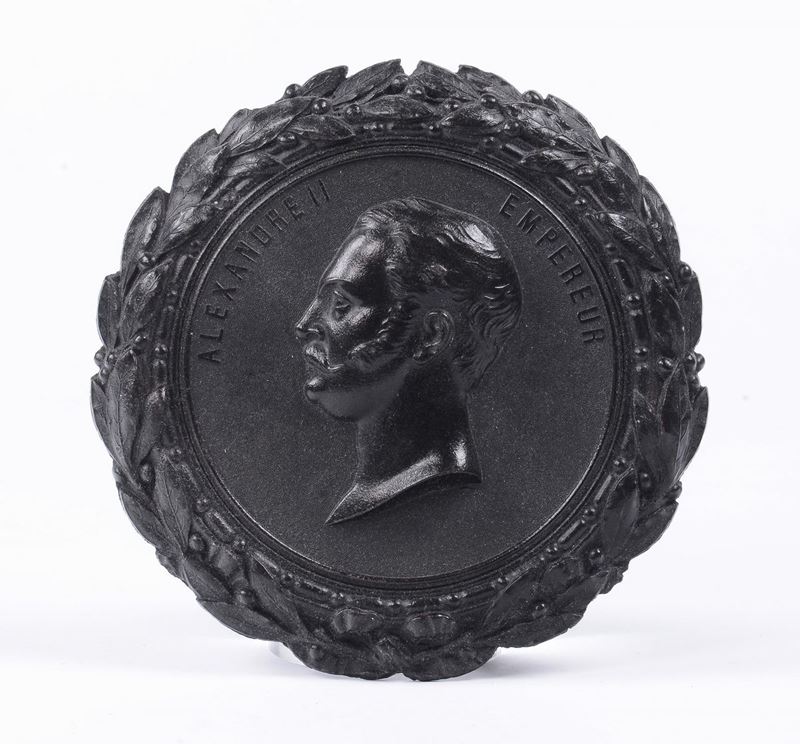 Profilo dell’imperatore Alessandro II eseguito in bois durci entro cornice coeva, Russia XIX secolo  - Asta Antiquariato e Dipinti Antichi - Cambi Casa d'Aste