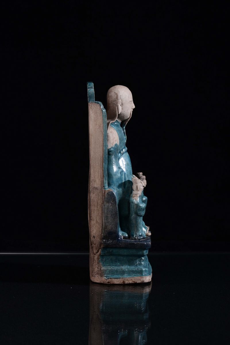 Dignitario Seduto in Porcellana a Smalti Blu e Turchese, Cina, Dinastia Qing, Periodo Kangxi (166...