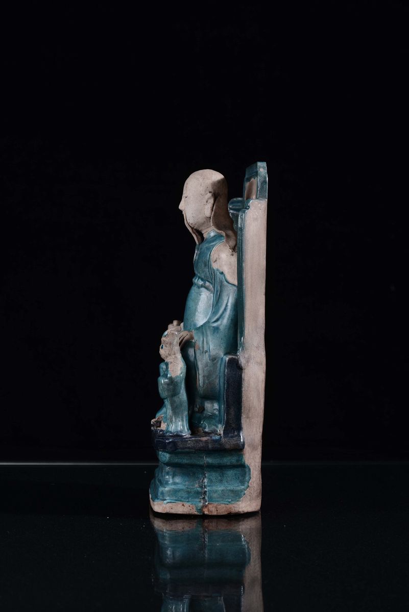 Dignitario Seduto in Porcellana a Smalti Blu e Turchese, Cina, Dinastia Qing, Periodo Kangxi (166...
