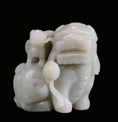 Scultura in Giada Celadon Raffigurante Cane di Pho, Cina, Dinastia Qing, XVIII Secolo