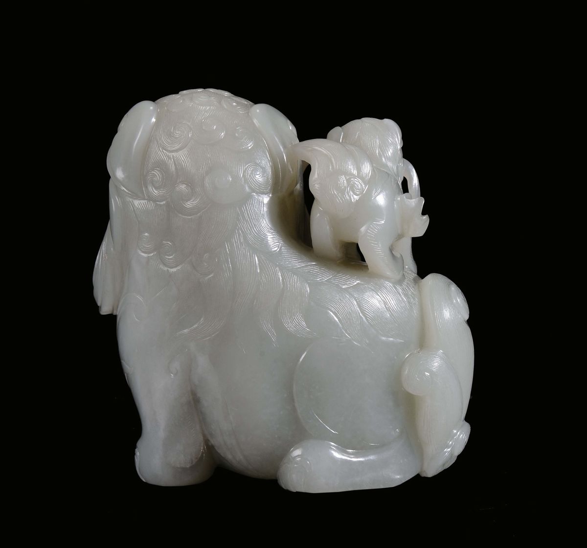 Scultura in Giada Celadon Raffigurante Cane di Pho, Cina, Dinastia Qing, XVIII Secolo