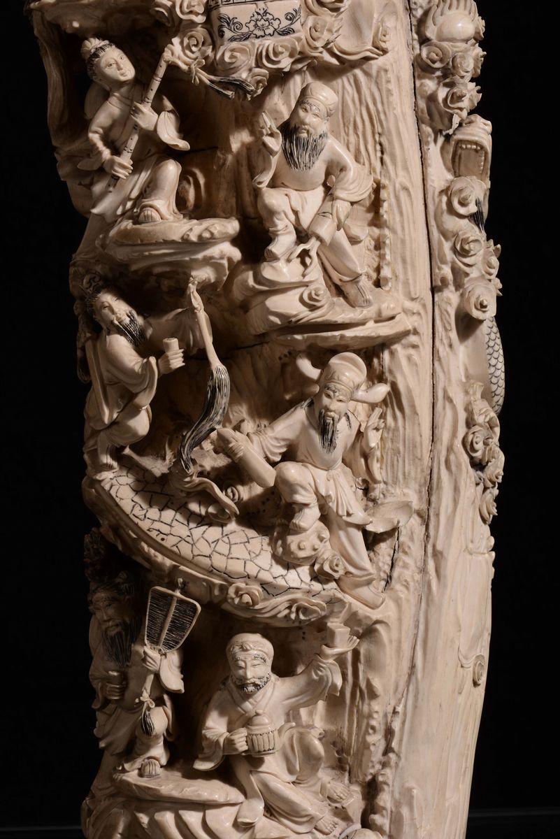 Grande Gruppo in Avorio Scolpito Raffigurante Episodi di Vita Quotidiana, Cina, Dinastia Qing, XI...