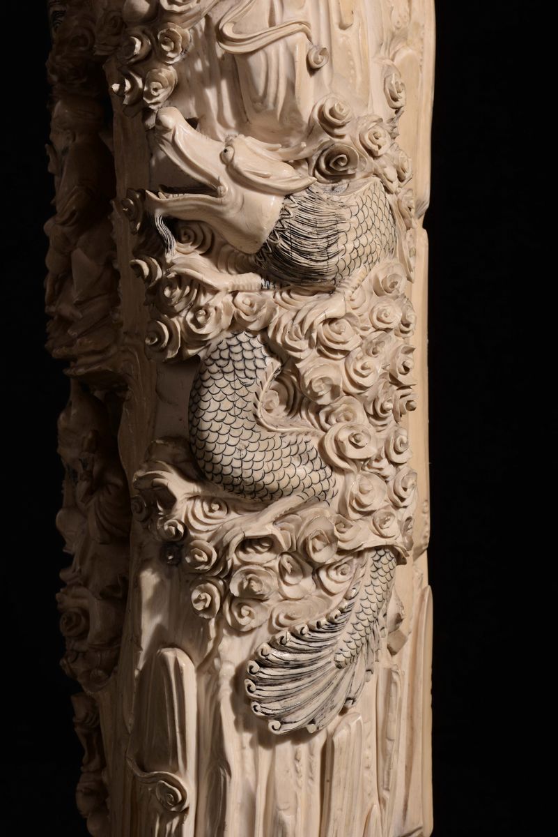 Grande Gruppo in Avorio Scolpito Raffigurante Episodi di Vita Quotidiana, Cina, Dinastia Qing, XI...