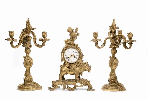 Trittico in bronzo dorato composto da orologio e coppia di candelabri, XIX secolo