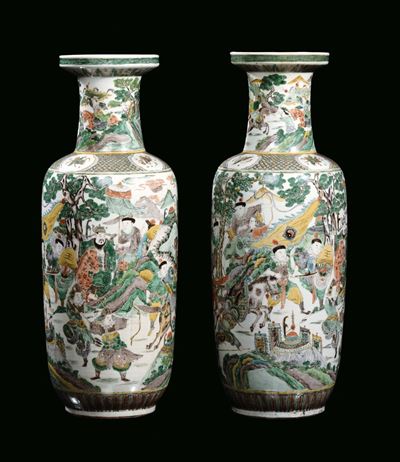 Coppia di Vasi a Ruleau in Porcellana Policroma Famiglia Verde con Figure Orientali, Cina, Dinast...