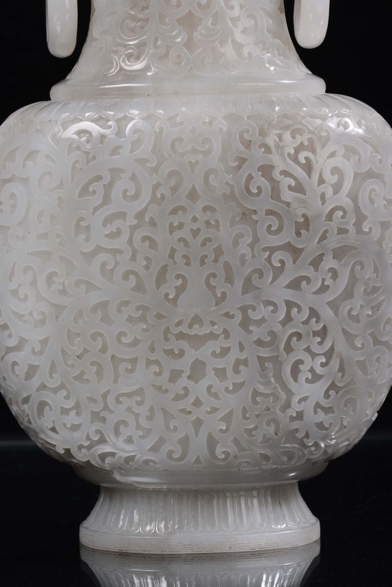Vaso con Coperchio in Giada Bianca Traforata, Cina, Repubblica, XX Secolo