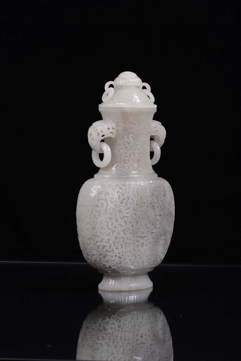 Vaso con Coperchio in Giada Bianca Traforata, Cina, Repubblica, XX Secolo