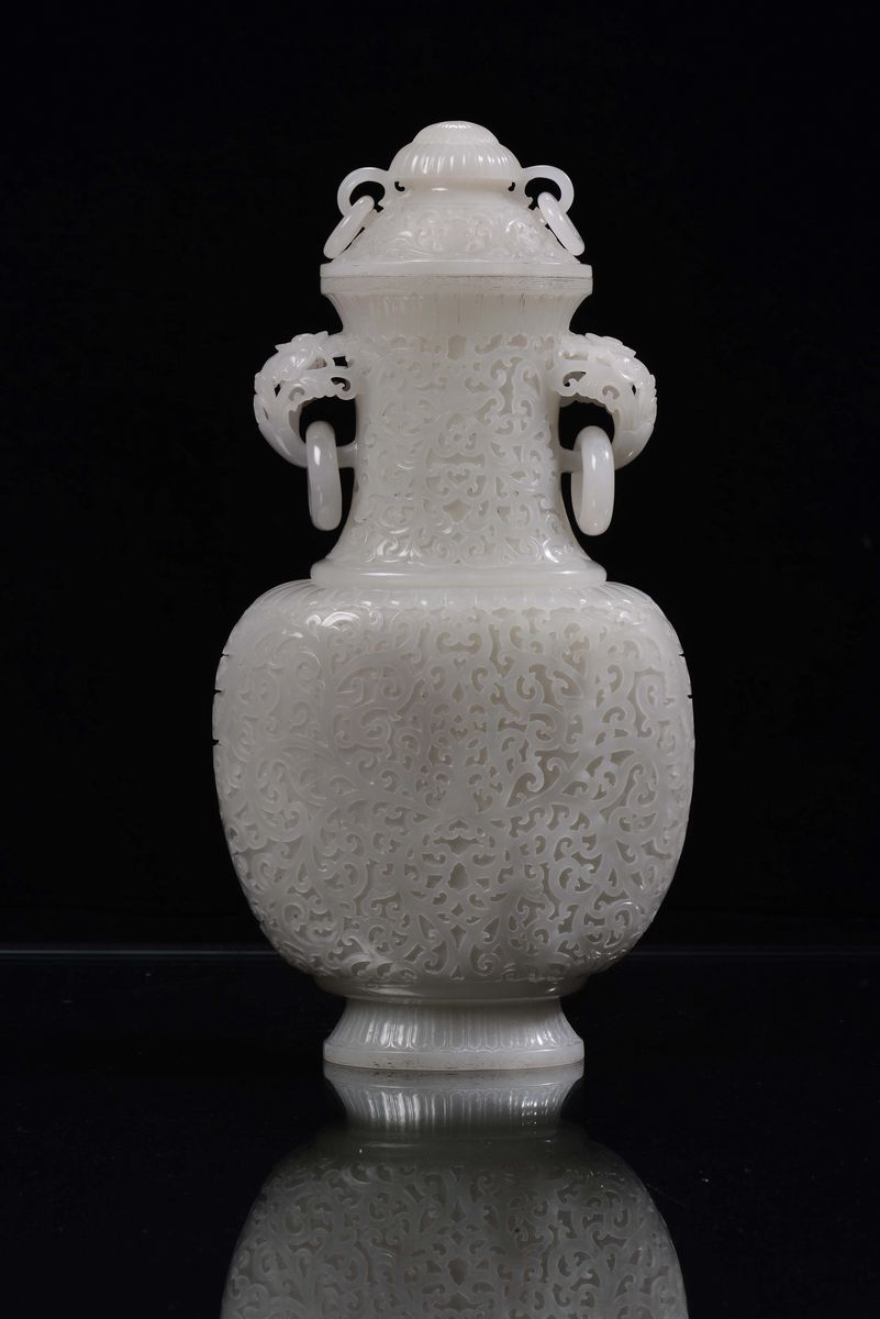 Vaso con Coperchio in Giada Bianca Traforata, Cina, Repubblica, XX Secolo