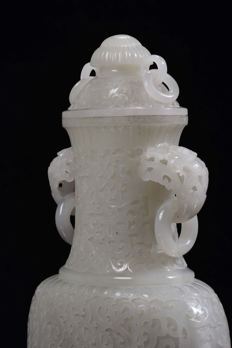 Vaso con Coperchio in Giada Bianca Traforata, Cina, Repubblica, XX Secolo