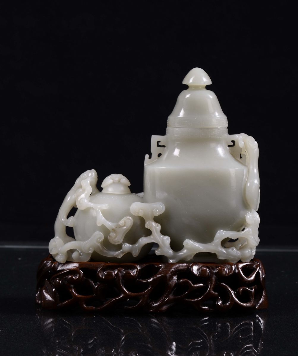 Coppia di Vasetti Ricavati da in una Sola Pietra di Giada Bianca Celadon, Cina, XX Secolo