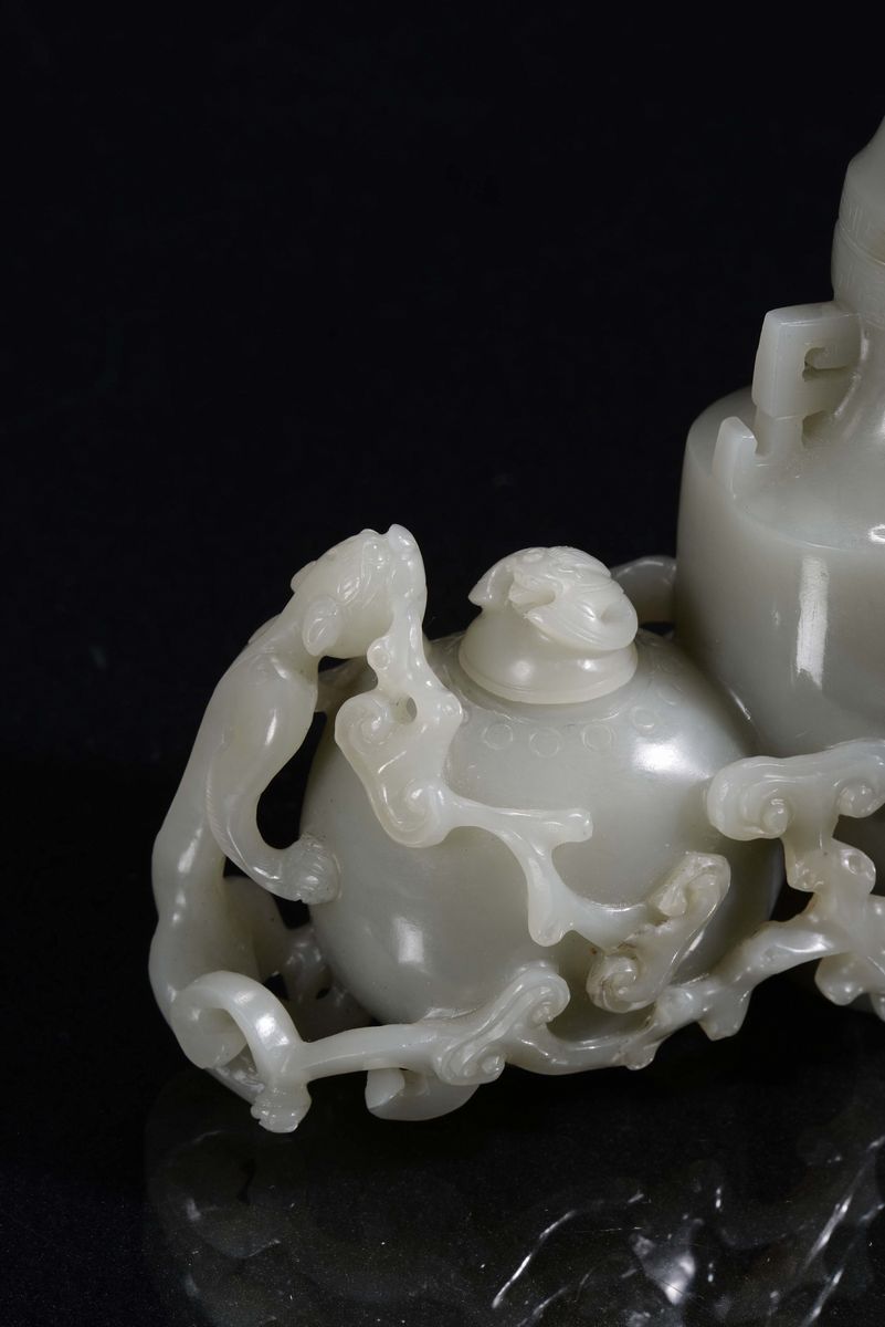 Coppia di Vasetti Ricavati da in una Sola Pietra di Giada Bianca Celadon, Cina, XX Secolo