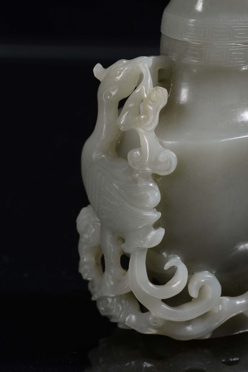 Coppia di Vasetti Ricavati da in una Sola Pietra di Giada Bianca Celadon, Cina, XX Secolo