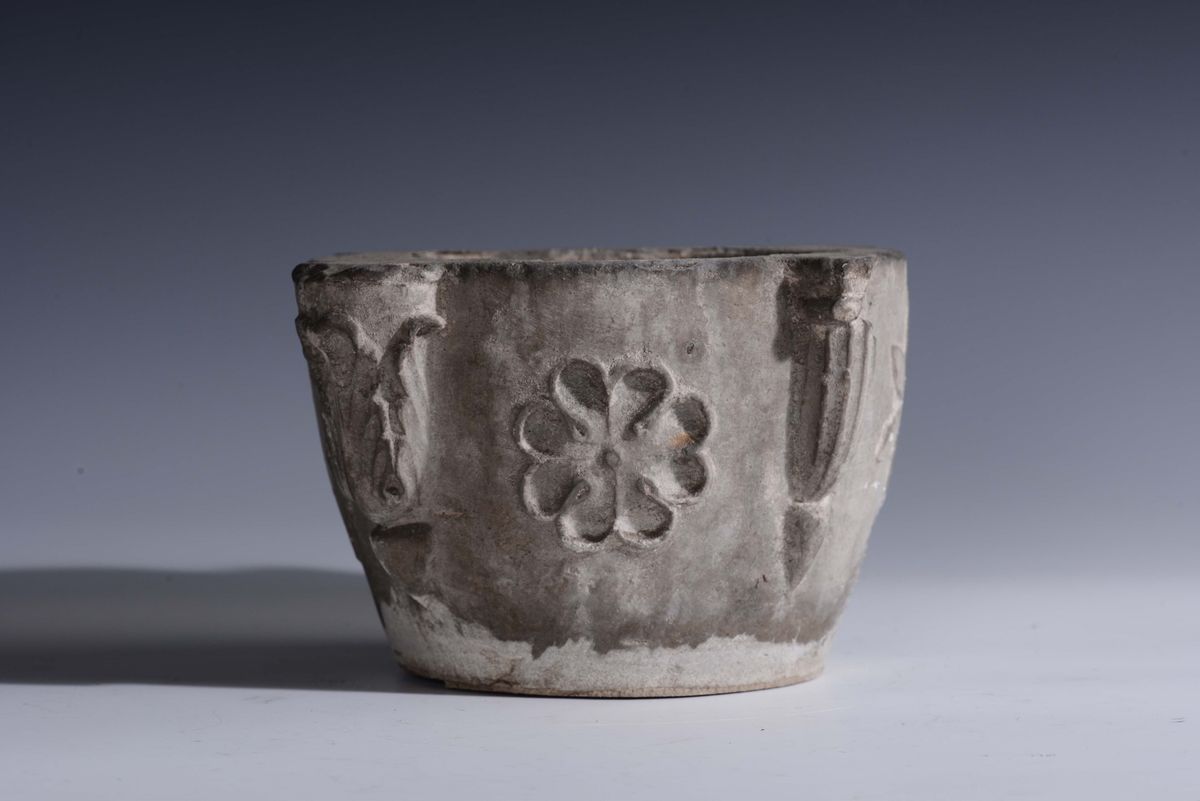 Arte Medievale Italiana o Francese del XIV Secolomortaio Figurato