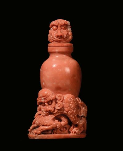 Vasetto in Corallo con Animale Fantastico, Cina Inizio XX Secolo