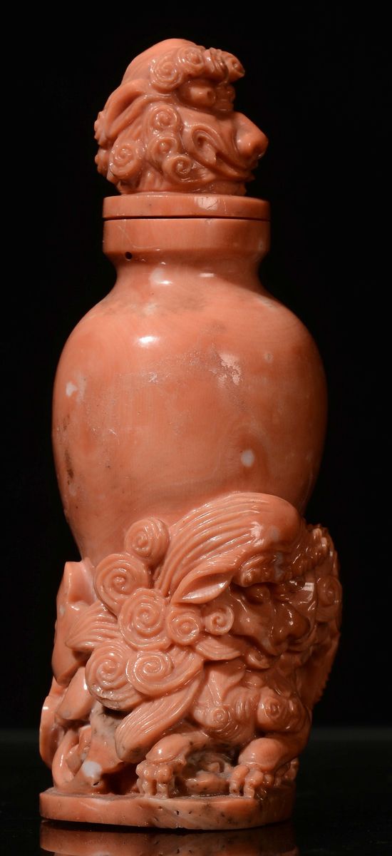 Vasetto in Corallo con Animale Fantastico, Cina Inizio XX Secolo