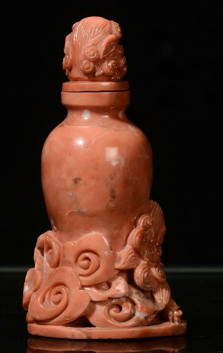 Vasetto in Corallo con Animale Fantastico, Cina Inizio XX Secolo