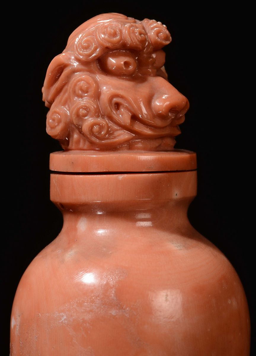 Vasetto in Corallo con Animale Fantastico, Cina Inizio XX Secolo