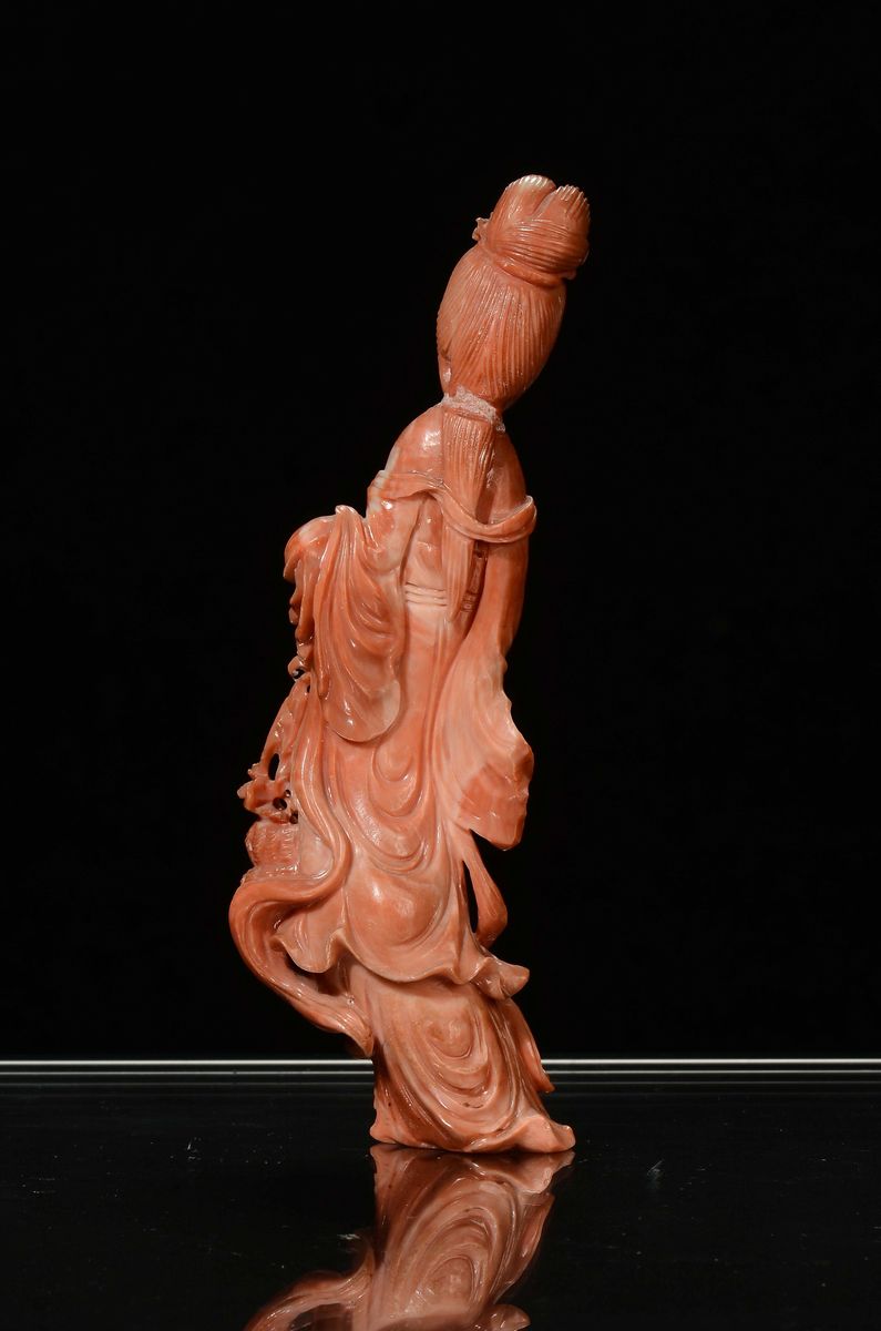 Figura di Guanyin in Corallo, Cina, Inizio XX Secolo