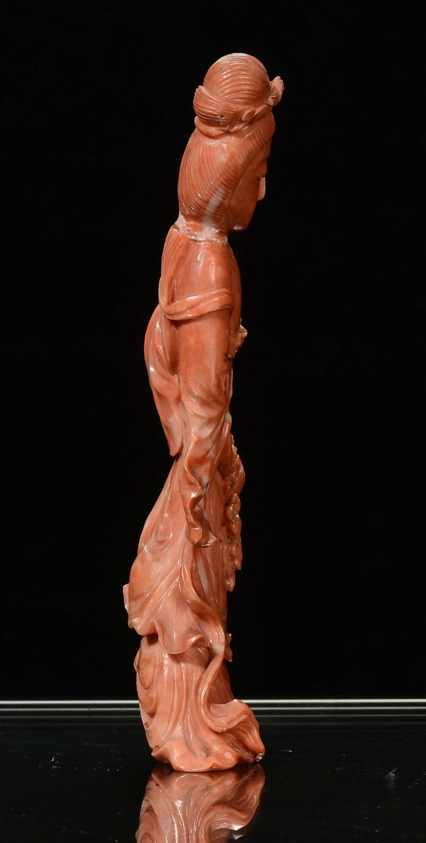 Figura di Guanyin in Corallo, Cina, Inizio XX Secolo