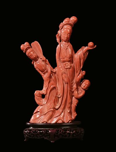 Grande Gruppo in Corallo con Due Figure e Fanciulli, Cina, Dinastia Qing, Fine XIX Secolo