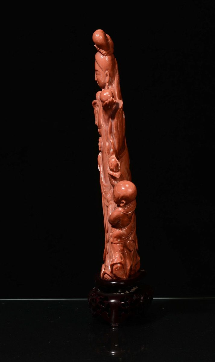 Grande Gruppo in Corallo con Due Figure e Fanciulli, Cina, Dinastia Qing, Fine XIX Secolo