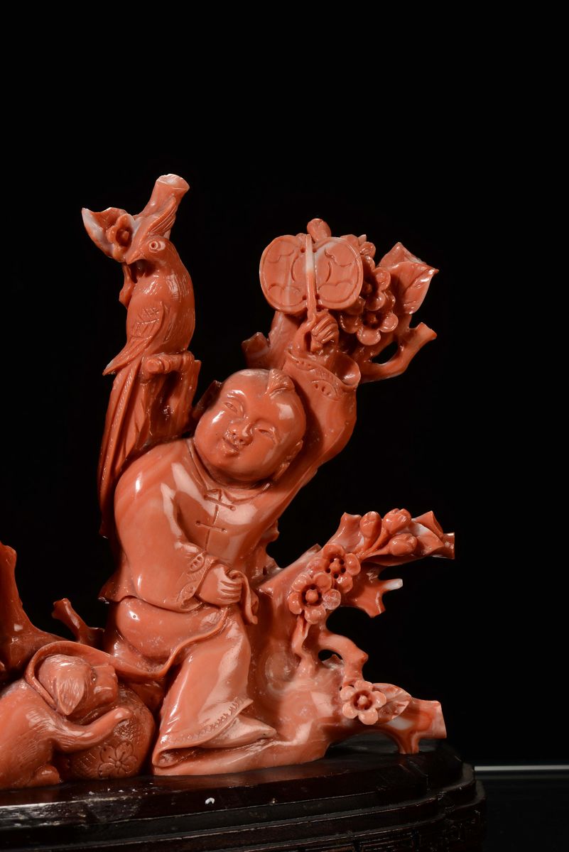 Gruppo in Corallo Rosso con Guanyin Fanciulli e Animali, Cina, Dinastia Qing, Fine XIX Secolo