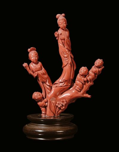 Gruppo in Corallo Raffigurante Guanyin e Fanciullo, Cina, Dinastia Qing, Fine XIX Secolo