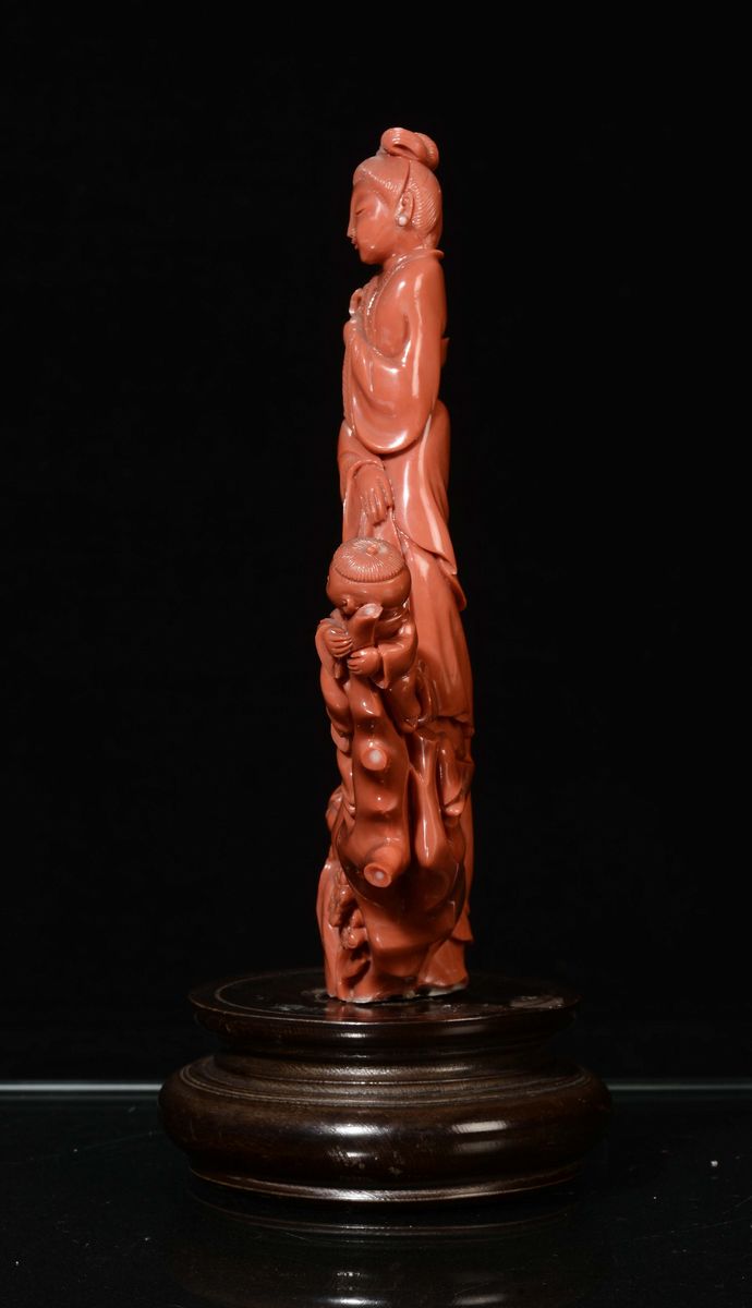Gruppo in Corallo Raffigurante Guanyin e Fanciullo, Cina, Dinastia Qing, Fine XIX Secolo