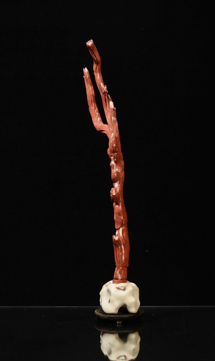 Ramo in Corallo con Guanyin e Uccelli, Cina, Inizio XX Secolo
