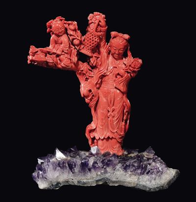 Grande Gruppo in Corallo Raffigurante Guanyin con Fanciullo, Cina, Dinastia Qing, Fine XIX Secolo