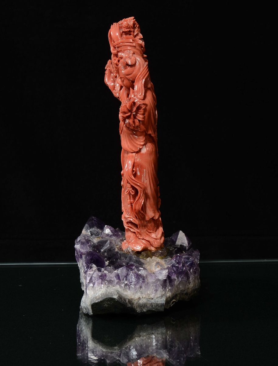 Grande Gruppo in Corallo Raffigurante Guanyin con Fanciullo, Cina, Dinastia Qing, Fine XIX Secolo