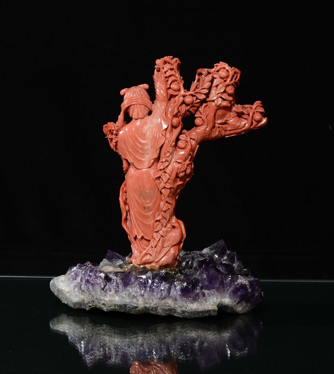 Grande Gruppo in Corallo Raffigurante Guanyin con Fanciullo, Cina, Dinastia Qing, Fine XIX Secolo