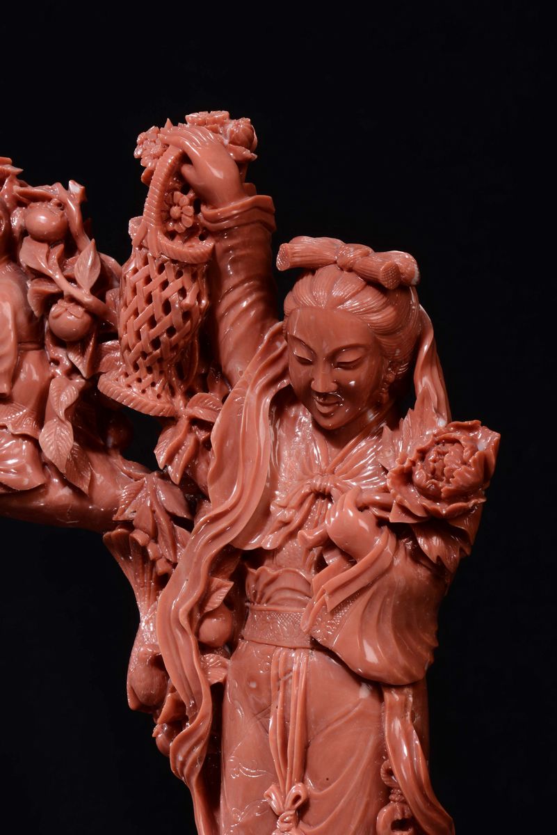 Grande Gruppo in Corallo Raffigurante Guanyin con Fanciullo, Cina, Dinastia Qing, Fine XIX Secolo