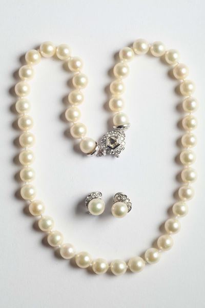 Parure Composta da Collana di Perle con Orecchini