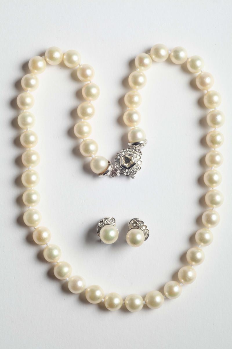 A suite of cultured pearls and diamond  - Auction Silver, Watches, Antique and Contemporary Jewelry - Cambi Casa d'Aste