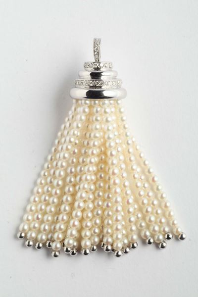 Pendente con Piccole Perle Coltivate e Diamanti