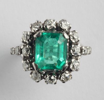 Anello con Smeraldo e Diamanti