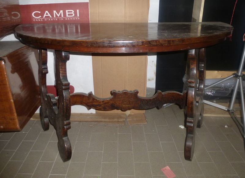 Tavolo a mezzaluna in noce, XVIII-XIX secolo  - Auction Antique and Old Masters - Cambi Casa d'Aste