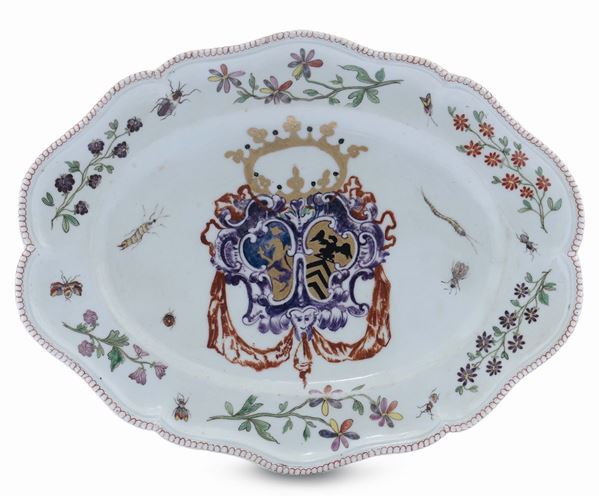 Vassoio in porcellana di Ginori con stemma Marana Isola